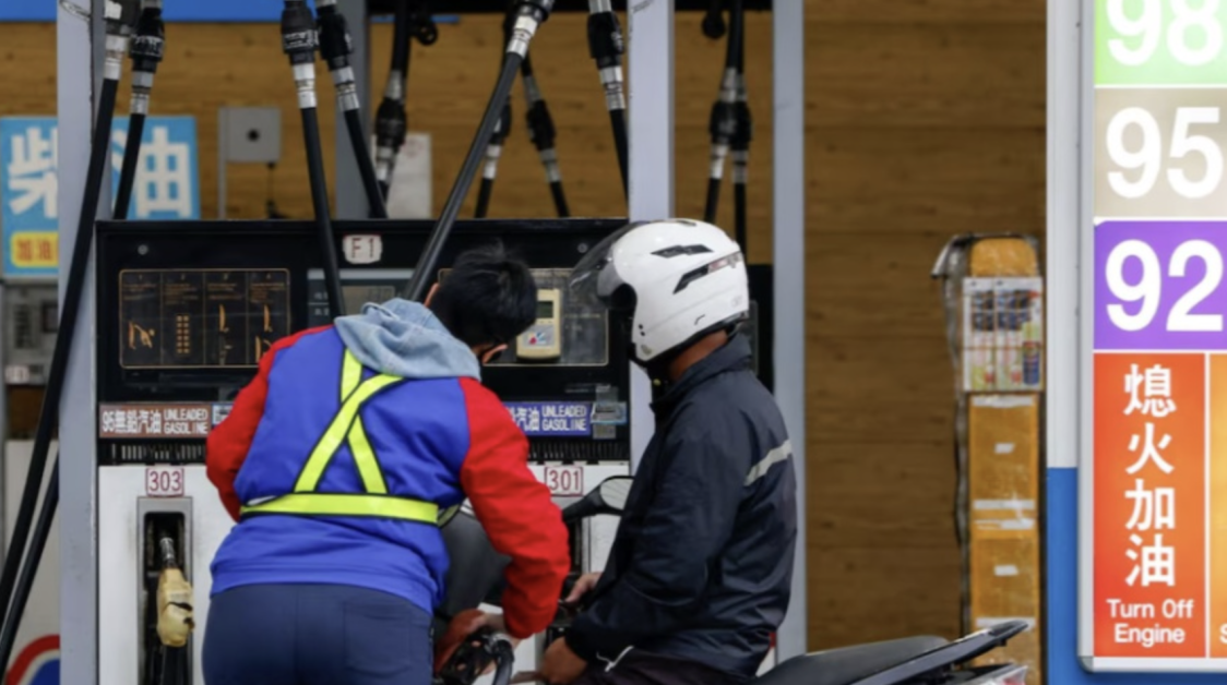 Global Oil Prices Surge Above $100 in 2026 Amid Strait of Hormuz Crisis