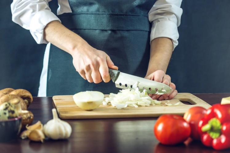 Master the Kitchen: 5 Essential Knife Skills Every Home Cook Needs (How-to Guide)