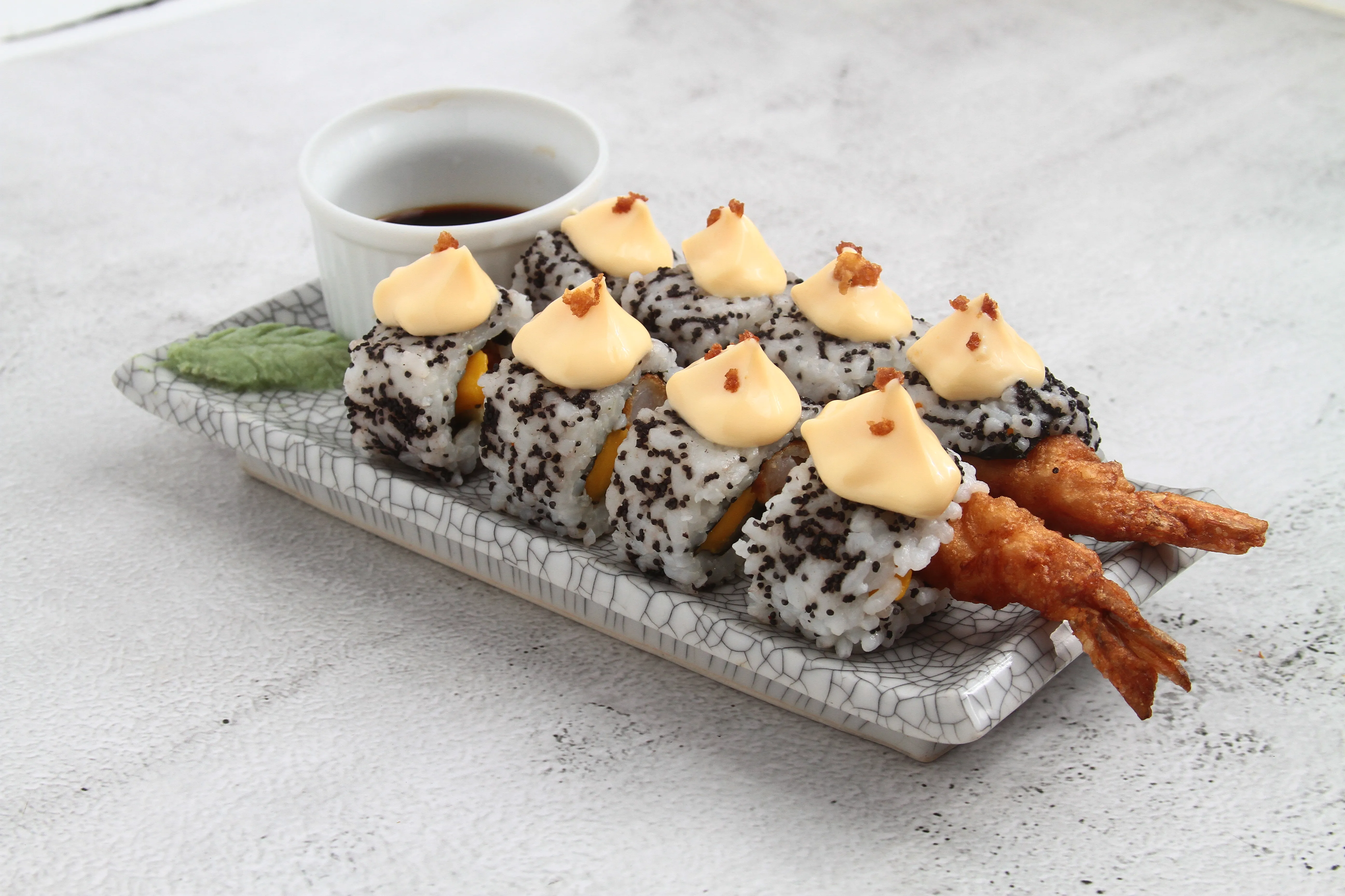 Prawns tempura sushi