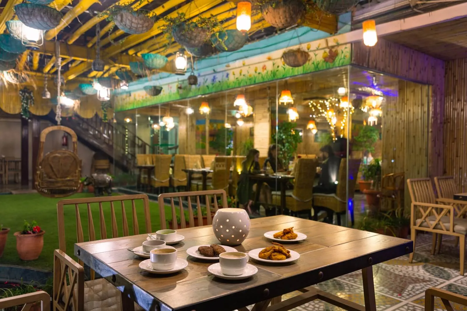 sitting elephant restaurant