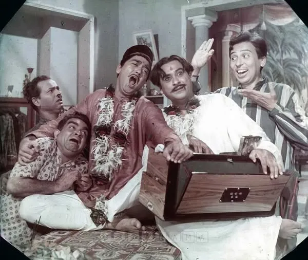 Padosan movie still 
