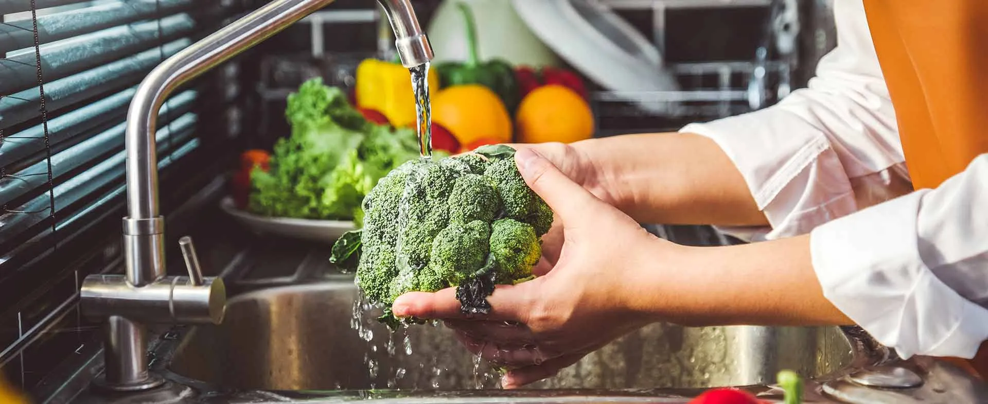washing brocolli